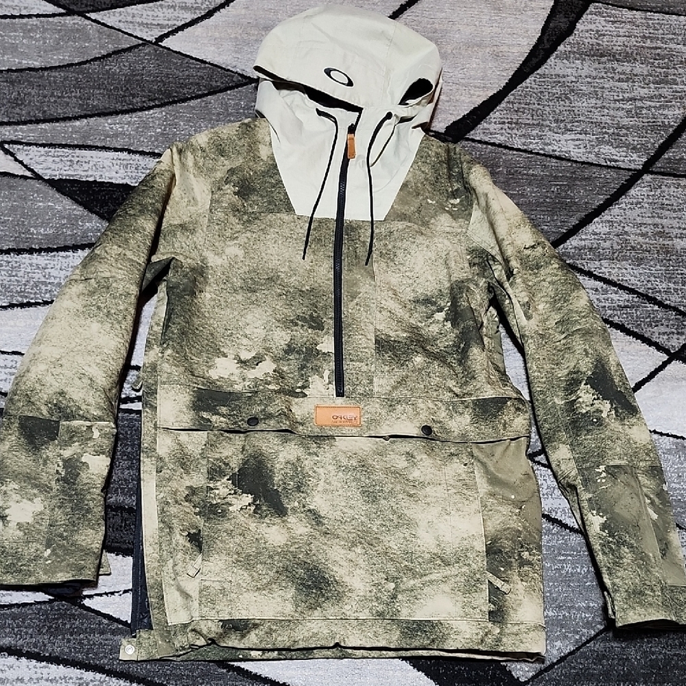 OAKLEY EMBROIDERED OLIVE GREEN CAMOUFLAGE FACTORY PILOT ANORAK STYLE JACKET